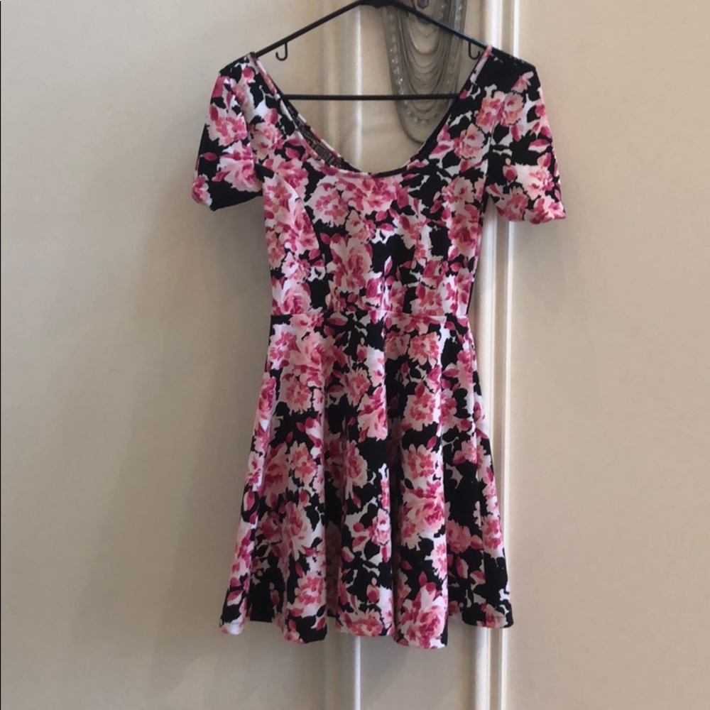 Floral mini dress with lace back